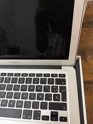 MacBook Air 13” con caja y cables nuevos
