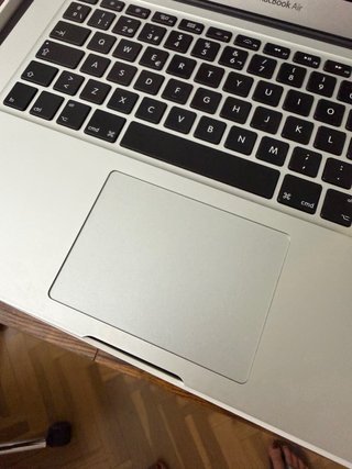 MacBook Air 13” con caja y cables nuevos