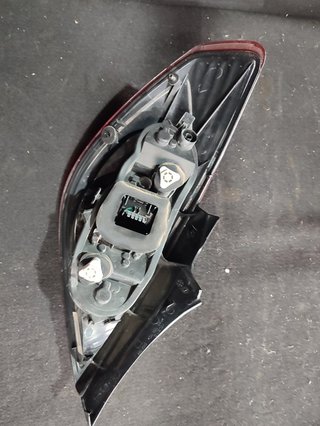 PILOTO TRASERO DERECHO OPEL CORSA D CMon | 07.06