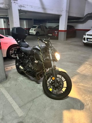 Yamaha MT-07 2021 Negra y Roja