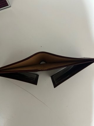 Cartera de piel marrón