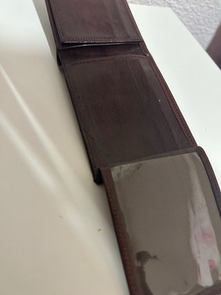 Cartera de piel marrón