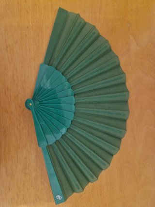 Abanico verde plegable