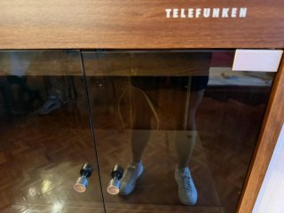Mueble Telefunken para tocadiscos