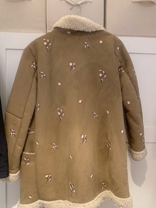 Abrigo Naf Naf bordado floral