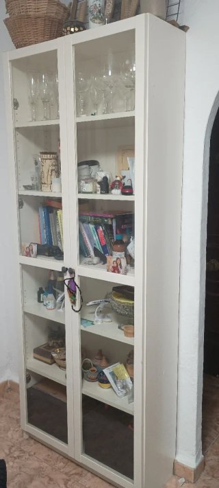 Vitrina IKEA de cristal blanca