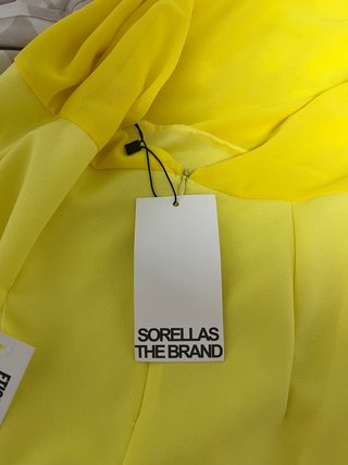 Vestido largo amarillo lima con abertura