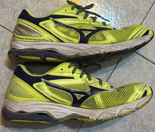 Mizuno Wave Prodigy Uomo N.43 Giallo