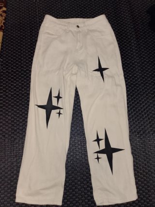 Pantalón vaquero blanco con estrellas