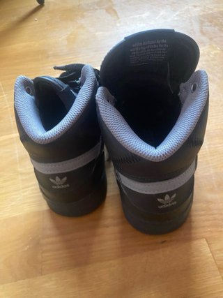 Zapatillas Adidas Altas Negras talla 31 y medio