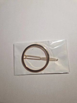 Pinza para el pelo con círculo dorado