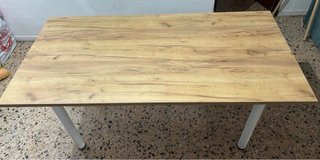 Mesa de comedor de madera estilo rústico