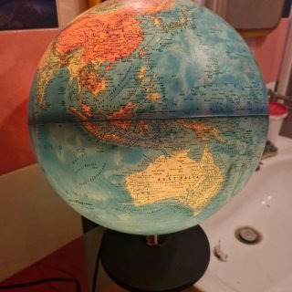 Mappamondo luminoso vintage