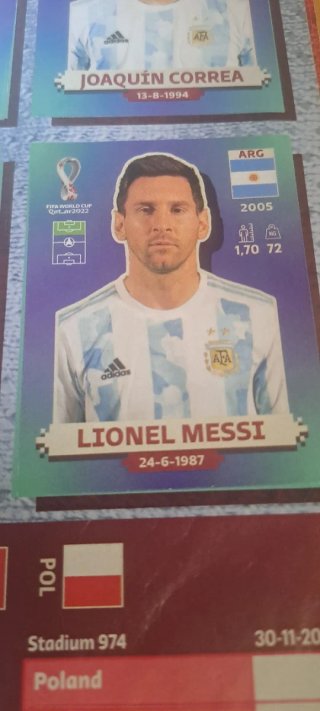 Álbum Qatar 2022 (480/670) ESCUDOS Y CR7, MESSI