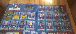Álbum Qatar 2022 (480/670) ESCUDOS Y CR7, MESSI