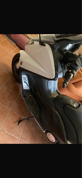 Yamaha TMAX 530 Maxi Scooter Blanca