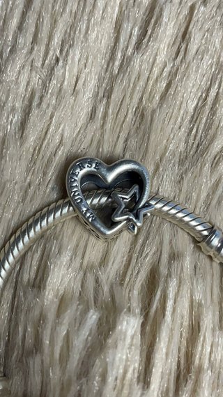 Pulsera Pandora con 3 charms