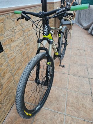Bicicleta Carbono Giant XTC Negra/Amarilla