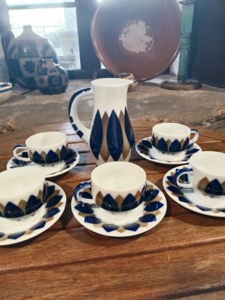 Tazas de café y jarrita Sargadelos
