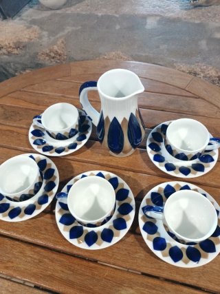 Tazas de café y jarrita Sargadelos
