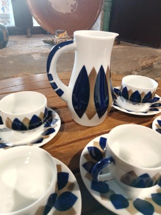 Tazas de café y jarrita Sargadelos