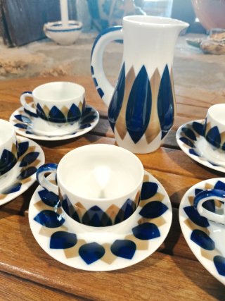 Tazas de café y jarrita Sargadelos