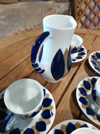 Tazas de café y jarrita Sargadelos