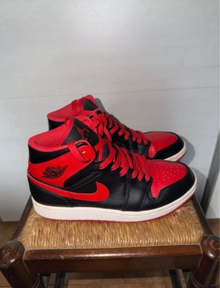 Air Jordan 1 Mid Negro Rojo