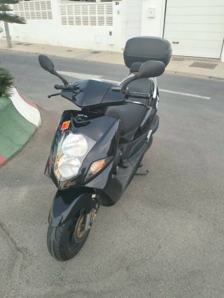 SCOOTER DAELIM S1 125 Negra con Baúl