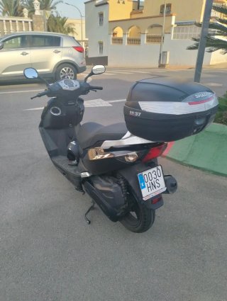 SCOOTER DAELIM S1 125 Negra con Baúl