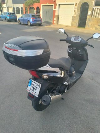 SCOOTER DAELIM S1 125 Negra con Baúl