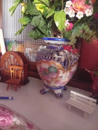 Precioso jarrón antiguo de porcelana