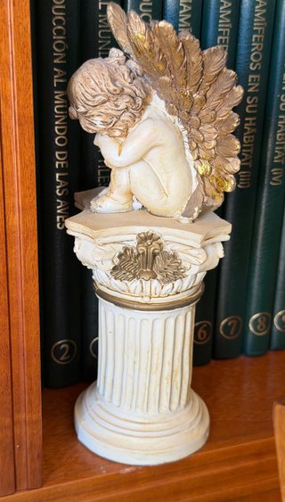 Figura decorativa angel dorado y beige