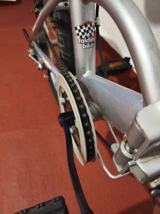 Bicicleta Plegable Plateada marca Folding.