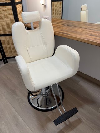 Silla de maquillaje profesional blanca
