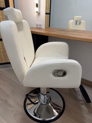 Silla de maquillaje profesional blanca