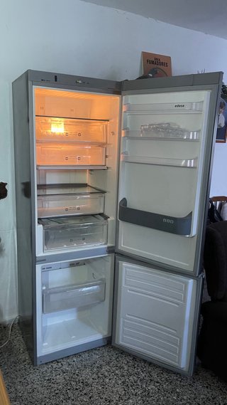 Frigorífico Edesa con congelador