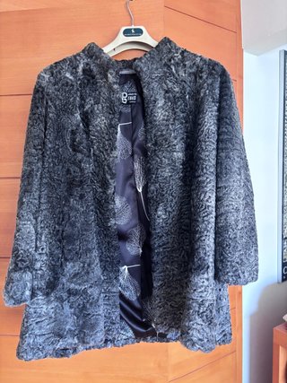Abrigo de astracán gris