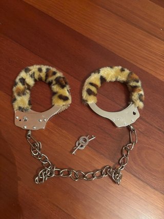 Manette di peluche per carnevale