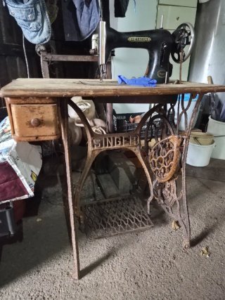 Máquina de coser Singer antigua