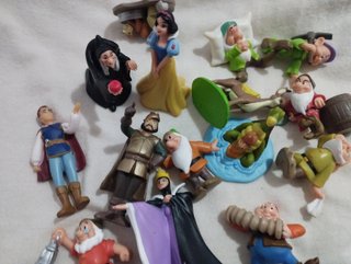 Lote Figuras Blancanieves 7 Enanitos bruja cazador