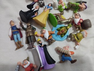Lote Figuras Blancanieves 7 Enanitos bruja cazador
