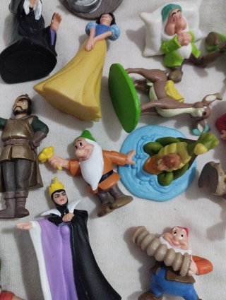Lote Figuras Blancanieves 7 Enanitos bruja cazador
