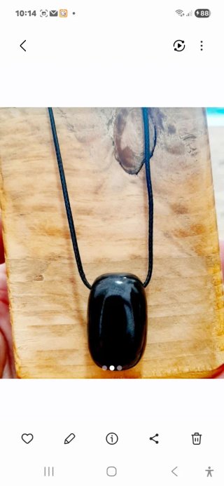 Collana con pietra shungite nera