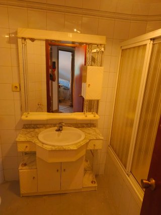Mueble de baño mármol y madera