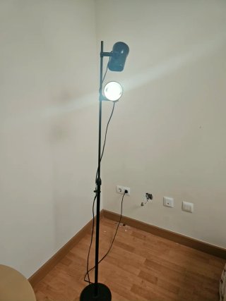 Lámpara de pie con 2 focos ajustables