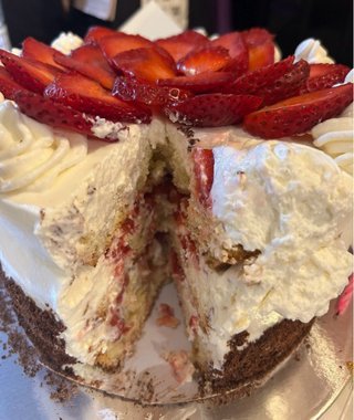 Tartas de cumpleaños tres leches, fresa con crema
