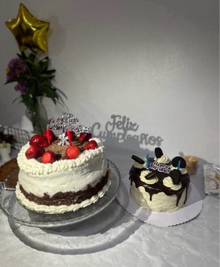 Tartas de cumpleaños tres leches, fresa con crema