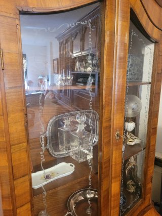 Mueble Vitrina madera y cristal