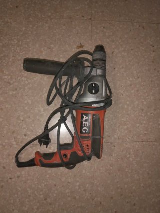 Taladro AEG con cable